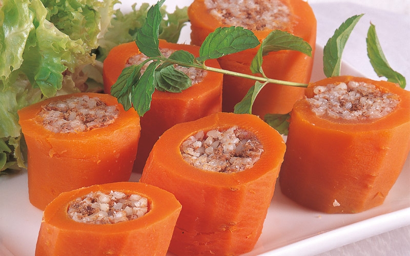 جزر محشو باللحم والأرز