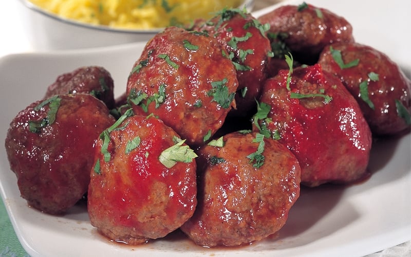 كرات اللحم بالكمون  في صلصة البندورة (الطماطم)