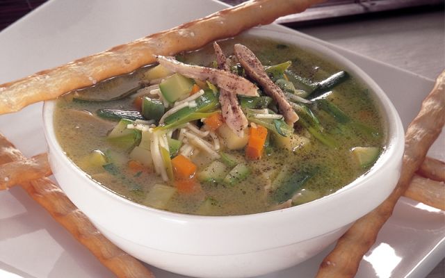 حساء الخضار بالدجاج