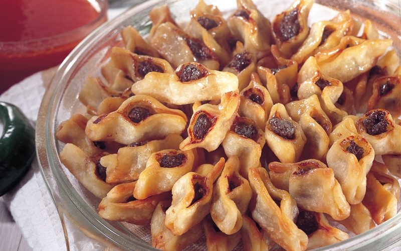 مانتي مع اللبن وصلصة البندورة (الطماطم)