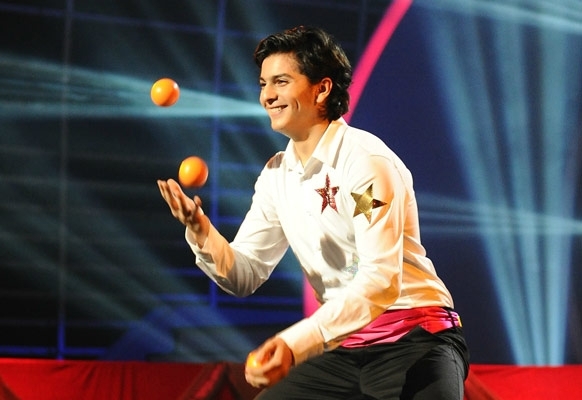 ندير عمار: دعمتني اللجنة لإيمانها بموهبتي وليس لإصابتي بالـ 'التوحّد'