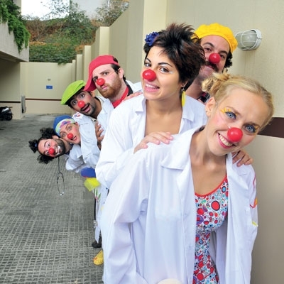 'أطباء مهرجون' ... وجوه ضاحكة...