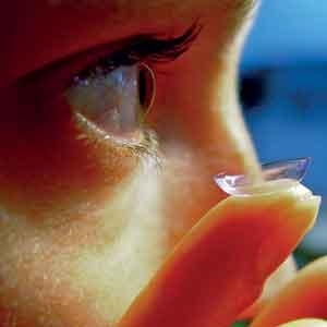 عيادة 'لها' مع طبيب العيون