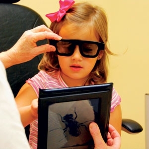 عيادة 'لها' مع طبيب العيون