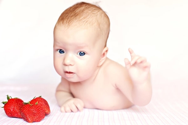 ما الطعام الذي يمنع على الطفل تناوله قبل بلوغه عامه الأول؟