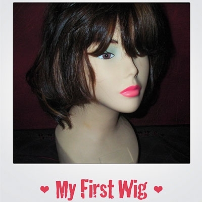 وراء كل مجموعة دعم قصة One Wig Stand 