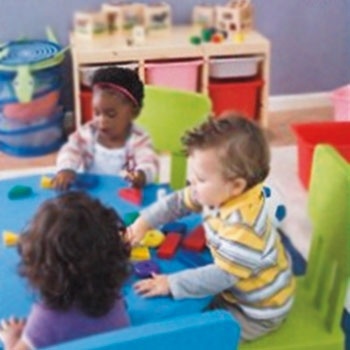 علّمي طفلك أهمية المشاركة