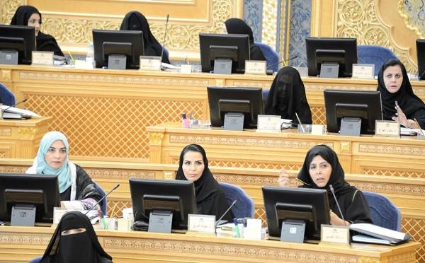 بالفيديو - عضو مجلس الشورى السعودي تبكي على الهواء بعد قرار الملك السعودي