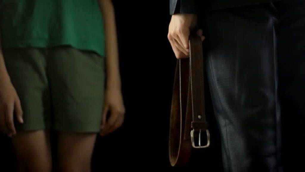 العنف ضد الأطفال يؤذيهم أكثر مما تتصورون... هكذا يتلف أدمغتهم