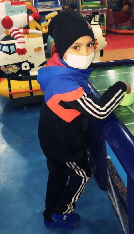 بالصور - هادي إبن الـ10 سنوات يهز الشارع اللبناني: مديرة المدرسة ترفضه لأنه مريض بالسرطان.. اليكم التفاصيل