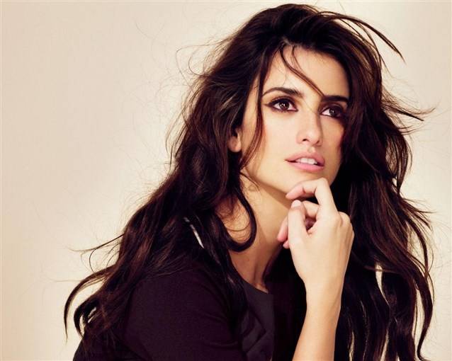 إكتشفوا إجابة بنيلوبي كروز عندما تُسأل عن عمرها