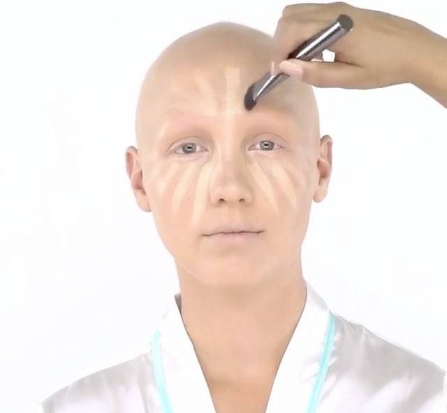 فيديو يشعل المواقع- شاهدوا كيف تحولت فتاة من دون شعر ورموش وحاجبين إلى عروس فائقة الجمال