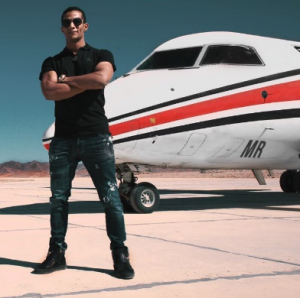 الكشف عن حقيقة طائرة محمد رمضان