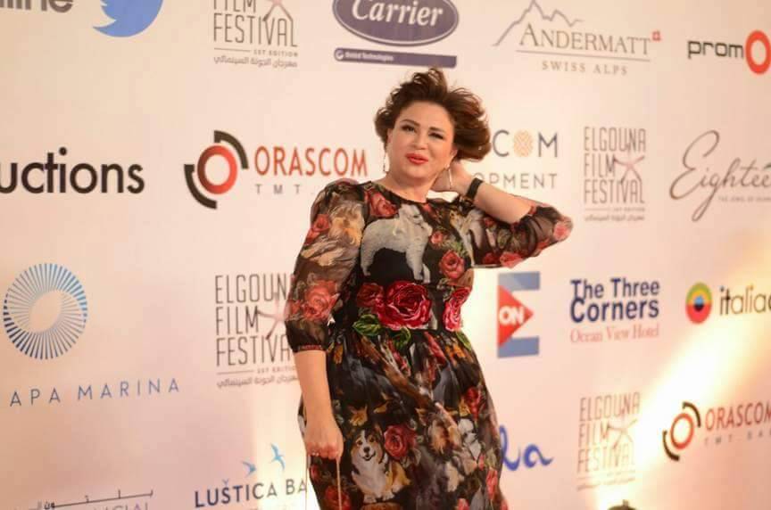 إلهام شاهين تثير الجدل بفستانها.. تعرفوا على سعره الزهيد