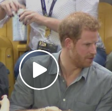 بالفيديو - طفلة تسرق الأمير هاري... شاهدوا ردّ فعله