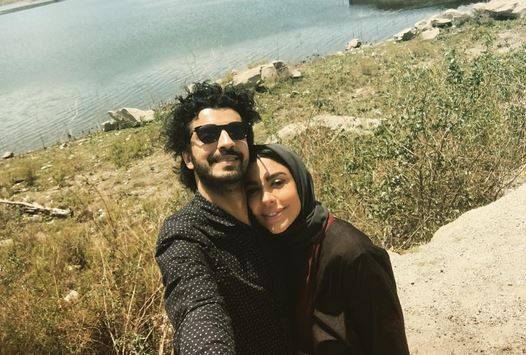 بالفيديو - ليلى اسكندر تغار من والدتها على زوجها.. وردّ فعله مضحك