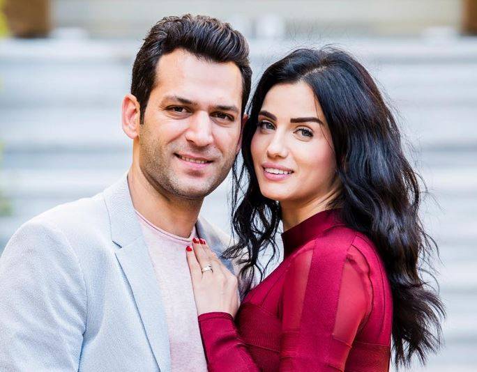 بالفيديو والصور - إيمان الباني بإطلالة مختلفة بالكامل.. شاهدوا لون شعرها