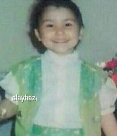 بالصور - خمنوا هذه الطفلة أي نجمة مشهورة أصبحت؟