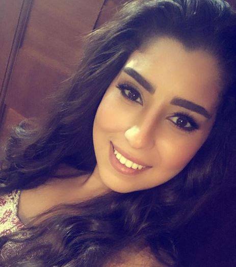 بالفيديو - أيتن عامر تثير الجدل بغنائها لهذا النجم.. ما القصة؟