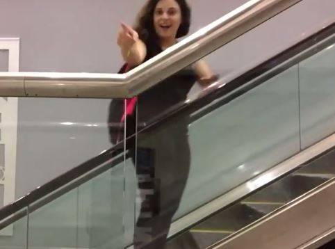 هذه الشابة تصدرت مواقع التواصل بسبب فيديو.. إليكم التفاصيل