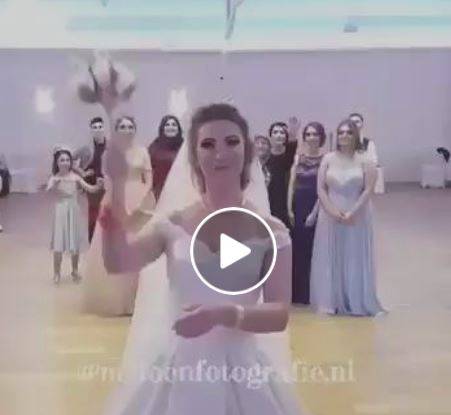 بالفيديو - عروس رمت باقة الزهور في زفافها.. فالتقطتها عجوز تبحث عن عريس