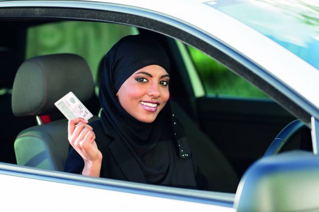 قرار تاريخي يتوّج حقوق المرأة الملك سلمان يأمر بإصدار رخص قيادة السيارات للمرأة في السعودية