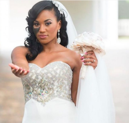 رفضت وضع الماكياج في يوم زفافها... لهذا السبب المؤثّر