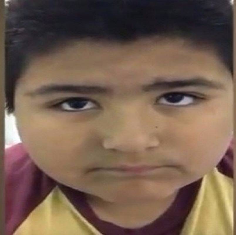 بالفيديو- طفل يبتلع صفارة ولا يستطيع التوقف عن الصفير