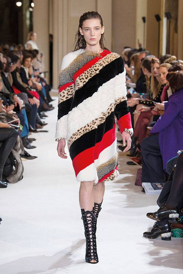 Paris Fashion Week Fall-Winter 2017-2018...
<BR>
Giambattista
Valli الشيفون الراقي