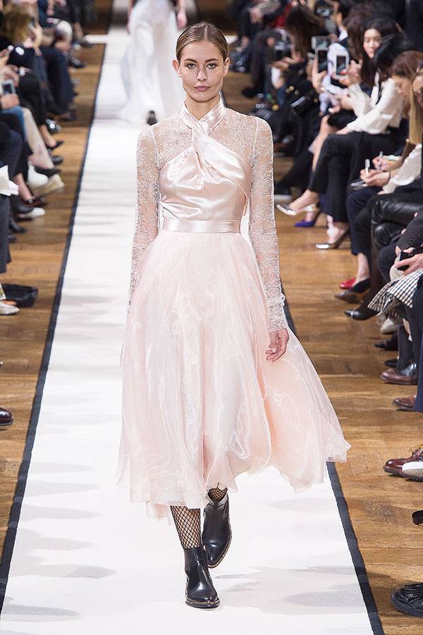 Paris Fashion Week Fall-Winter 2017-2018... <BR>
Lanvin ملكة الشيفون المصمّمة بشرى جرار