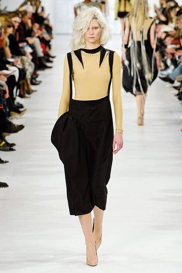 Paris Fashion Week Fall-Winter 2017-2018... <BR>
Maison Margiela ملء الفجوة