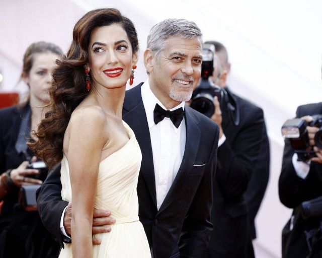 بالصور- شاهدوا كيف كانت أمل كلوني قبل الزواج والشهرة... إليكم سرّ جمالها الطبيعي