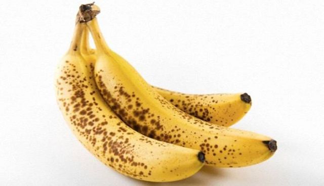 هذه هي العلاقة بين البقع السوداء الموجودة على الموز والسرطان