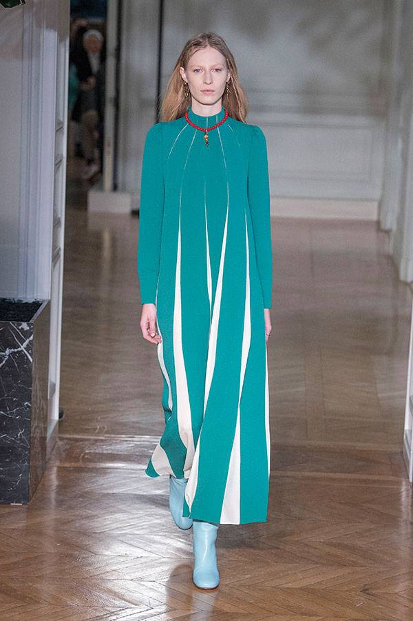 Paris Fashion Week Fall-Winter 2017-2018... 
Valentino أنغام غجرية