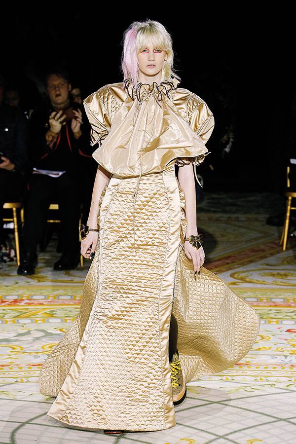 Paris Fashion Week Fall-Winter 2017-2018...<BR>
Vivienne Westwood التمرد ثم التمرد