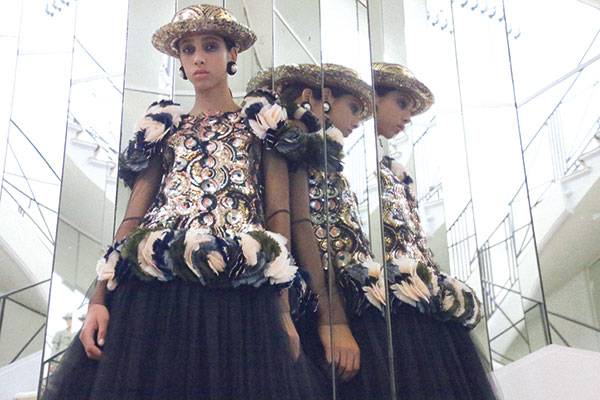 Chanel Haute Couture Fall Winter 2017 / 2018  
 ادخلوا تفاصيل عالم لاغرفيلد المبهر