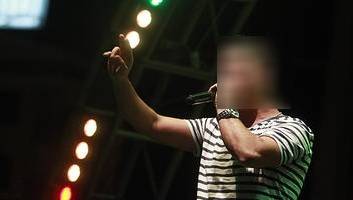 بالصور - نجم عربي يصدم الجمهور بقرار اعتزال الغناء