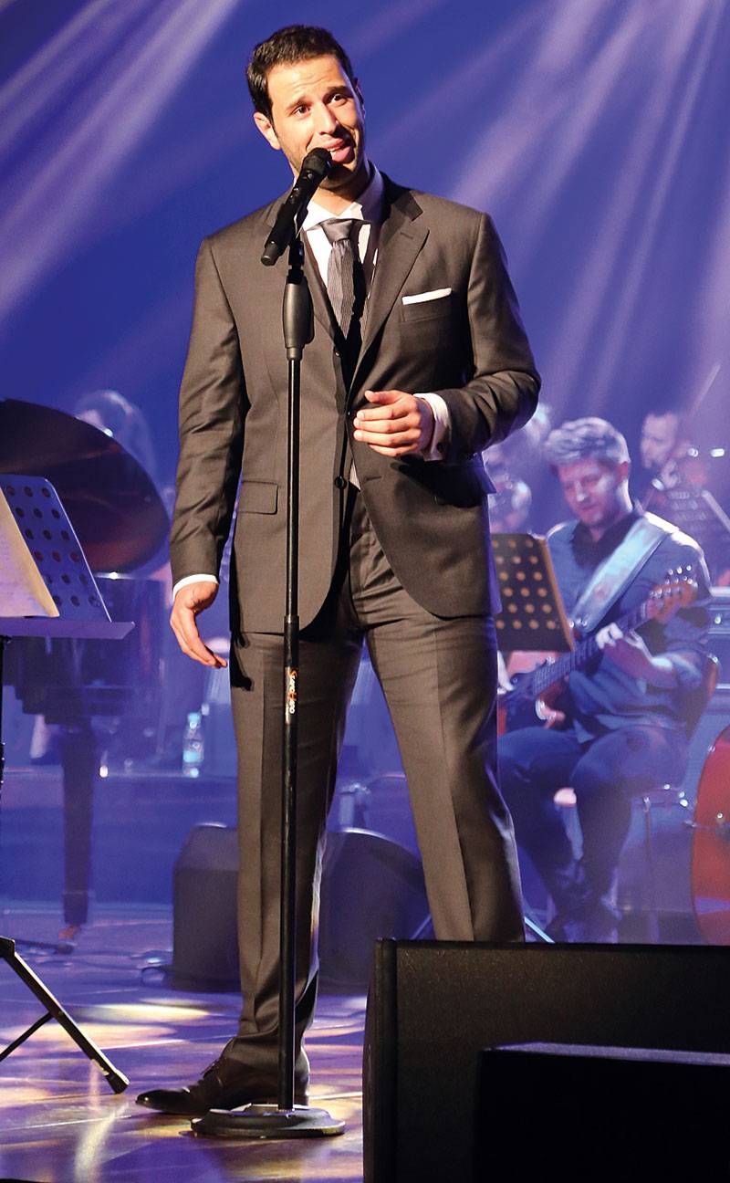 مؤسسة التعاون تدعم التعليم مع الفنان الفلسطيني عمر كمال