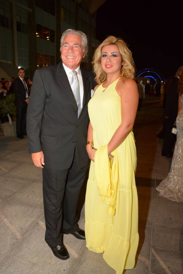 كيف تعاملت زوجة مصطفى فهمي مع معجباته؟