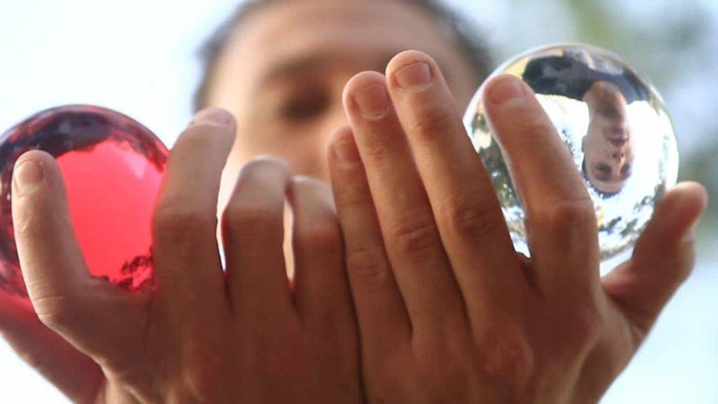 غريب – خادمة 