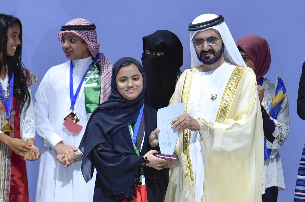 محمد بن راشد يتوّج أبطال تحدي القراءة العربي ويعلن تحويله الى العالمية...
الفلسطينية عفاف شريف حصدت اللقب وجائزة قدرها 150 ألف دولار