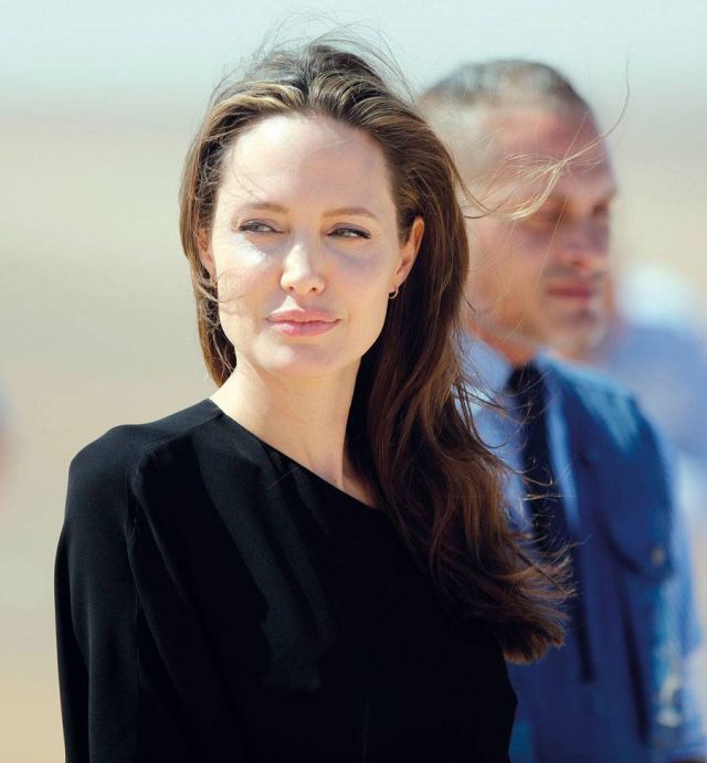 حرب أنجلينا جولي مع السرطان... القصة الكاملة