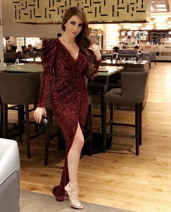 شاهدي غلبة الأكمام الضخمة على إطلالة نسرين طافش وغيرها من النجمات