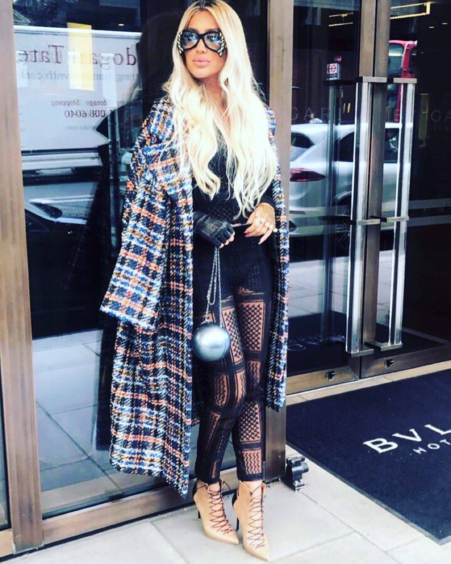 اكتشفي الحذاء الذي لا تتخلّى عنه مايا دياب... وهذا هو سعره