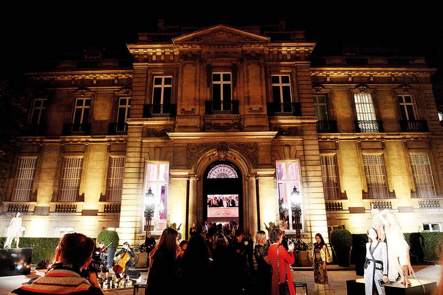 Messika وجيجي حديد يحتفلان بمرور عشرة أعوام على مجموعة Move