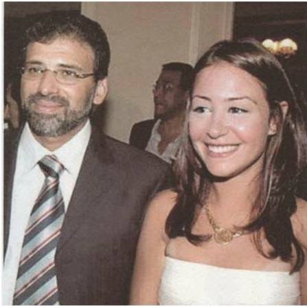 بالفيديو - والدة منة شلبي تكشف للمرة الاولى أسرار انفصال ابنتها عن خالد يوسف