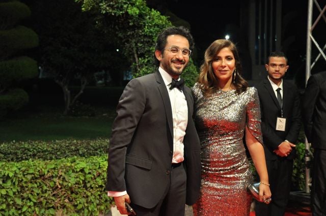 أحمد حلمي ومنى زكي يؤديان العمرة