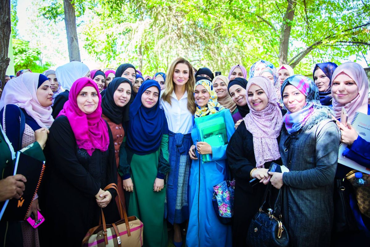 الملكة رانيا تلتقي طلبة الفوج الثاني للدبلوم المهني لإعداد وتأهيل المعلّمين قبل الخدمة