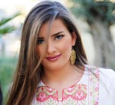 بالصور - تعرّفوا على الفلسطينية التي شغلت العالم بجمالها
