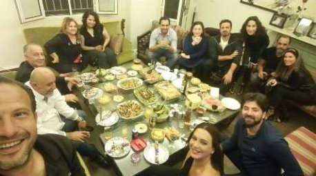 بالصور - سلاف فواخرجي في منزل يوسف الخال ونيكول سابا مع نجوم سوريين على العشاء